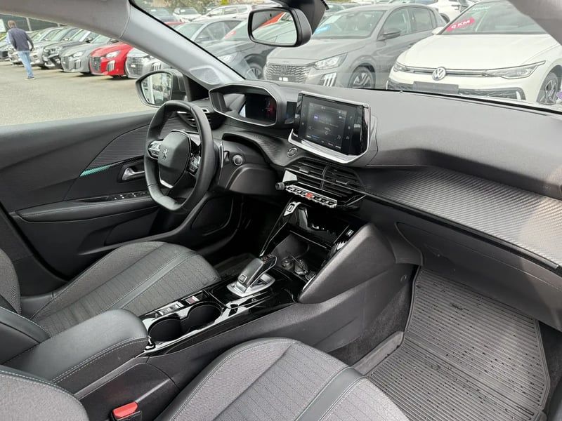 Photo de la voiture PEUGEOT 208 PureTech 100 S&S EAT8 Allure Pack