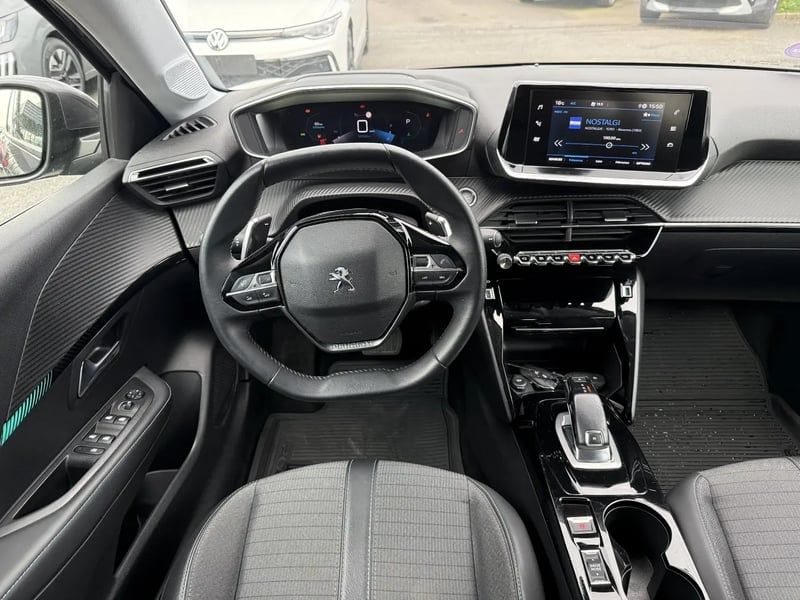 Photo de la voiture PEUGEOT 208 PureTech 100 S&S EAT8 Allure Pack