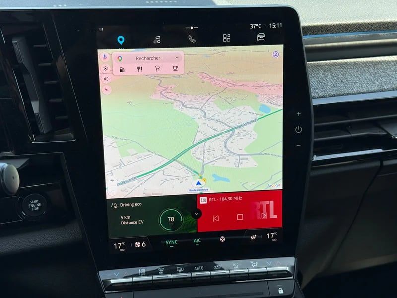 Photo de la voiture RENAULT ESPACE VI E-Tech hybrid 200 Techno