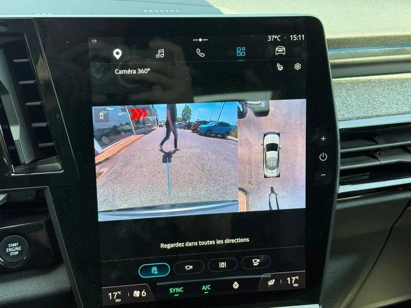 Photo de la voiture RENAULT ESPACE VI E-Tech hybrid 200 Techno