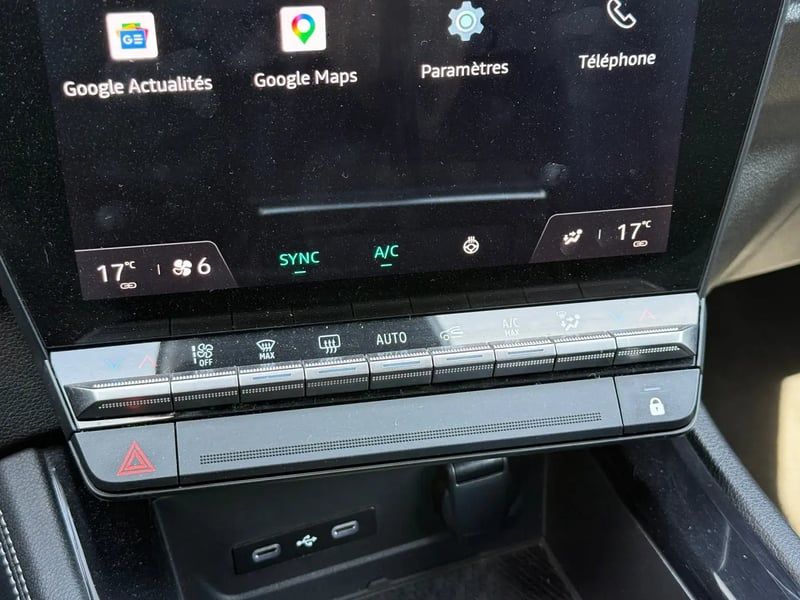 Photo de la voiture RENAULT ESPACE VI E-Tech hybrid 200 Techno