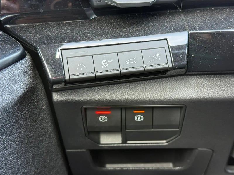 Photo de la voiture RENAULT ESPACE VI E-Tech hybrid 200 Techno