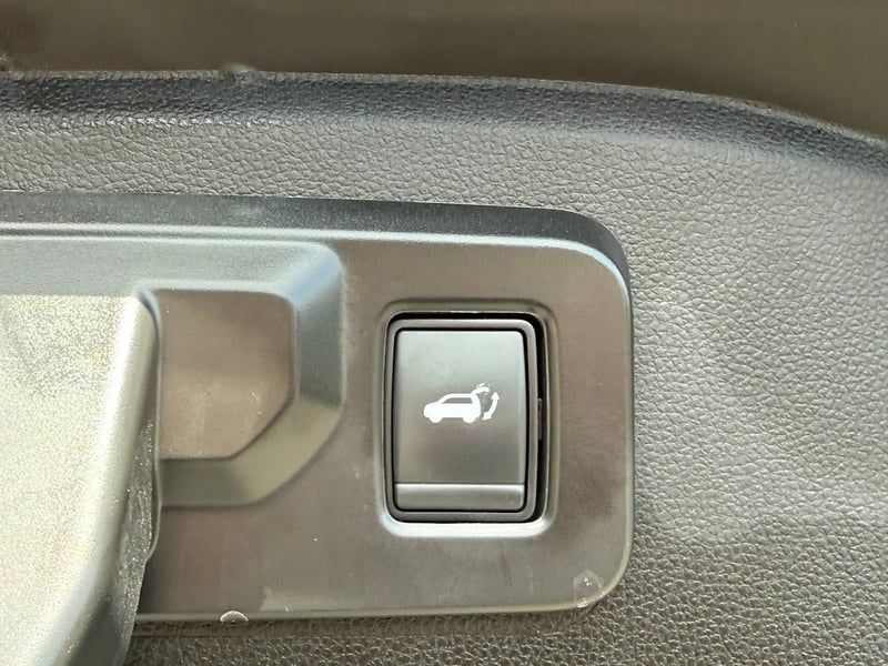 Photo de la voiture RENAULT ESPACE VI E-Tech hybrid 200 Techno