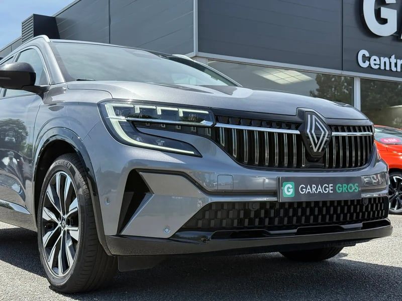 Photo de la voiture RENAULT ESPACE VI E-Tech hybrid 200 Techno