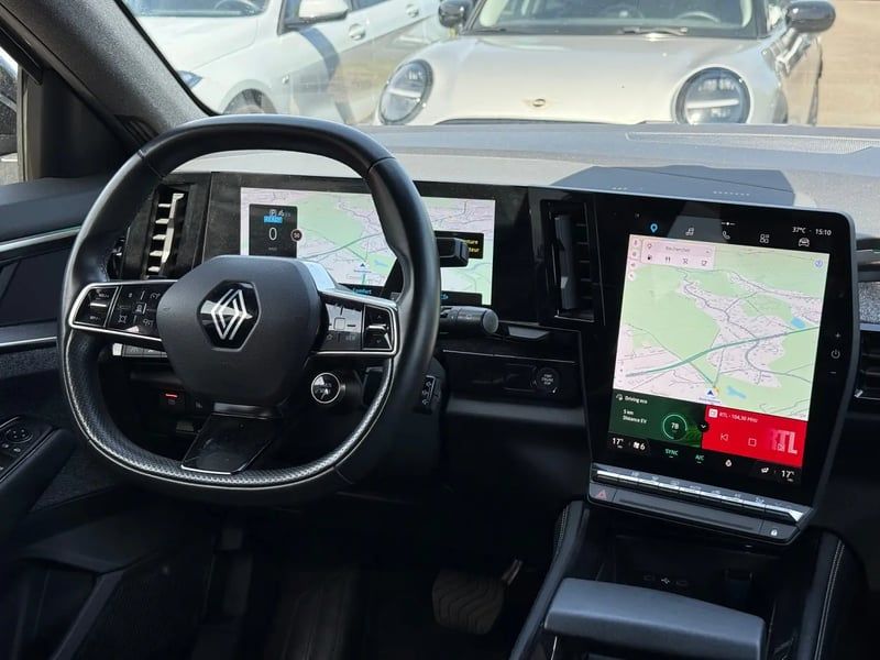 Photo de la voiture RENAULT ESPACE VI E-Tech hybrid 200 Techno