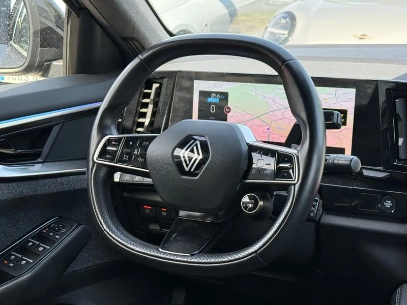 Photo de la voiture RENAULT ESPACE VI E-Tech hybrid 200 Techno