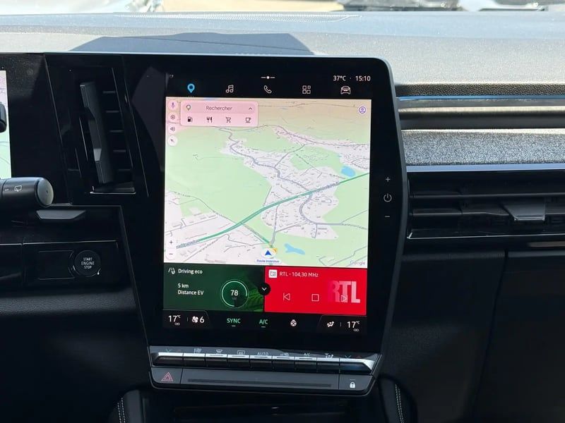 Photo de la voiture RENAULT ESPACE VI E-Tech hybrid 200 Techno