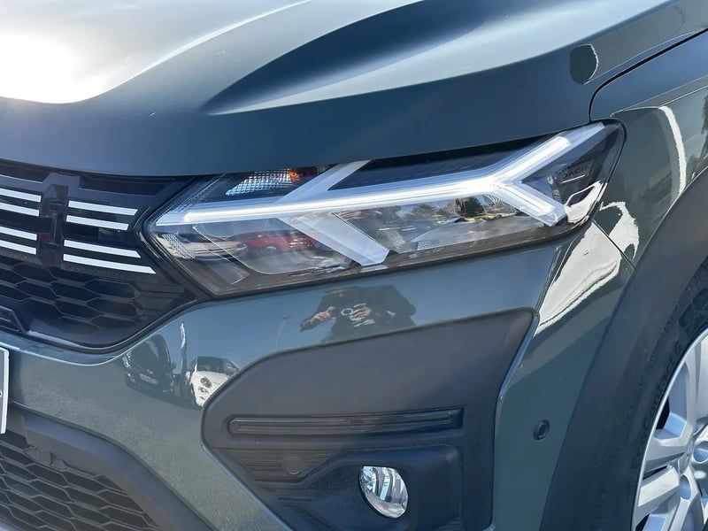 Photo de la voiture DACIA SANDERO ECO-G 100 Stepway Expression
