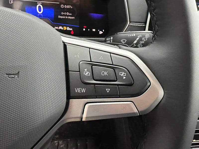 Photo de la voiture VOLKSWAGEN T-CROSS 1.0 TSI 116 Start/Stop DSG7 R-Line Edition