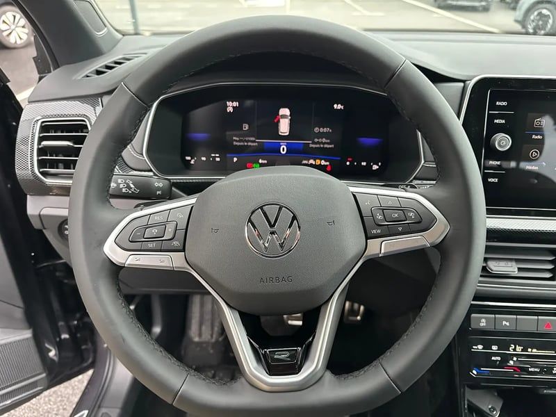 Photo de la voiture VOLKSWAGEN T-CROSS 1.0 TSI 116 Start/Stop DSG7 R-Line Edition