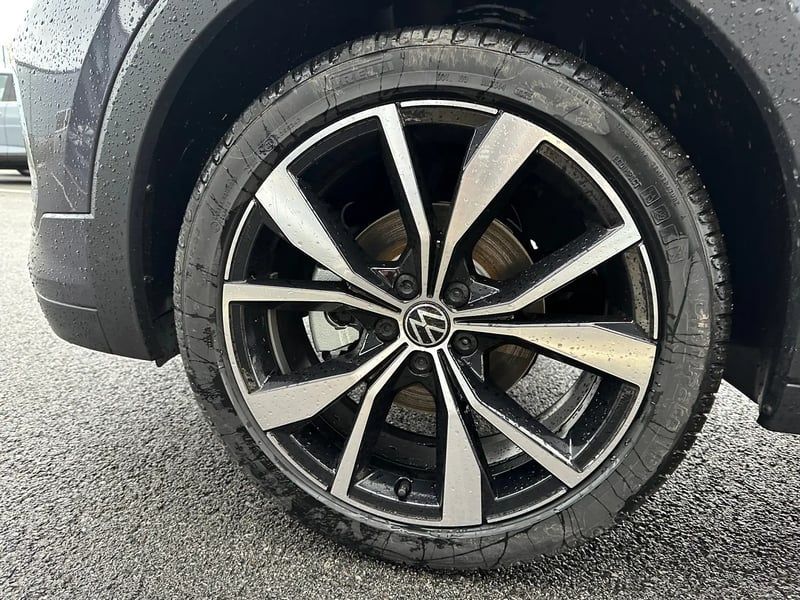Photo de la voiture VOLKSWAGEN T-CROSS 1.0 TSI 116 Start/Stop DSG7 R-Line Edition