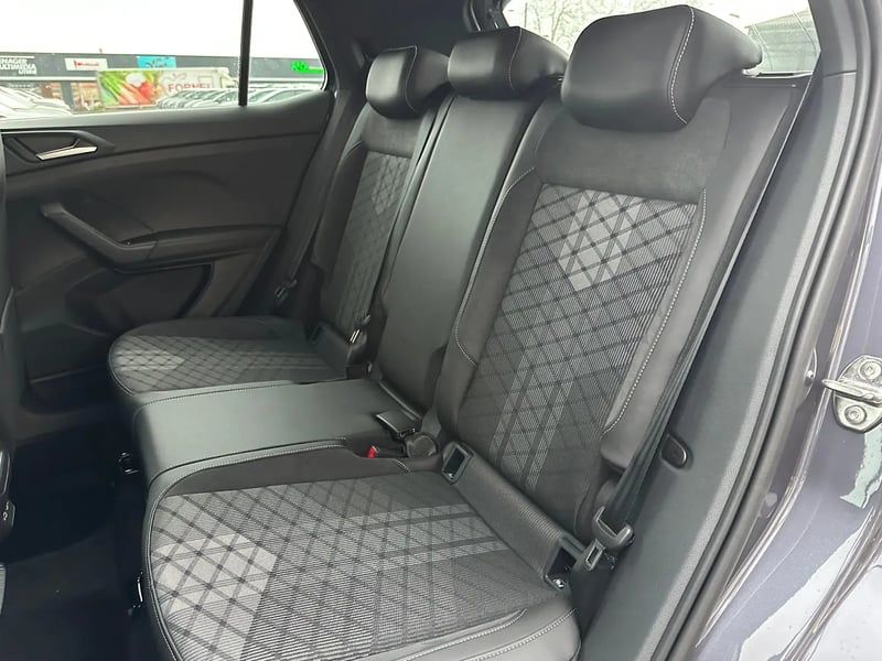 Photo de la voiture VOLKSWAGEN T-CROSS 1.0 TSI 116 Start/Stop DSG7 R-Line Edition
