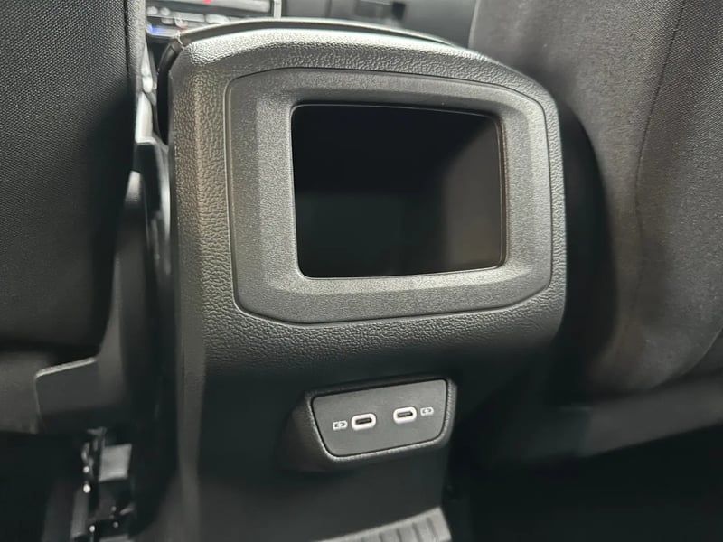 Photo de la voiture VOLKSWAGEN T-CROSS 1.0 TSI 116 Start/Stop DSG7 R-Line Edition