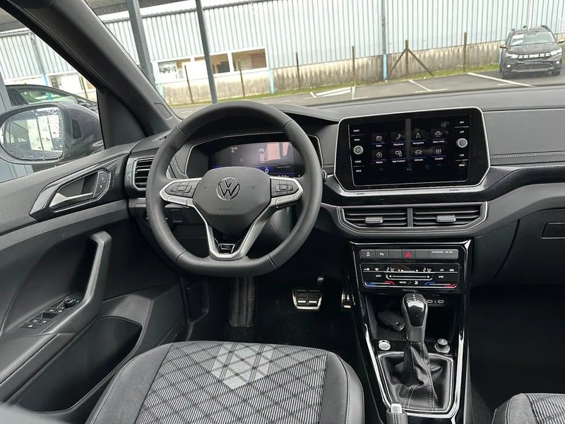 Photo de la voiture VOLKSWAGEN T-CROSS 1.0 TSI 116 Start/Stop DSG7 R-Line Edition