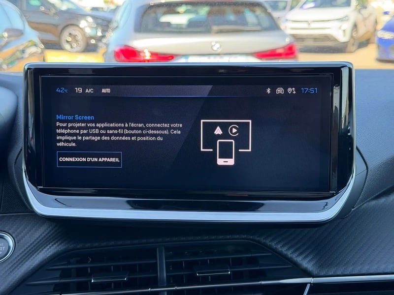 Photo de la voiture PEUGEOT 2008 Hybrid 145 e-DCS6 Allure