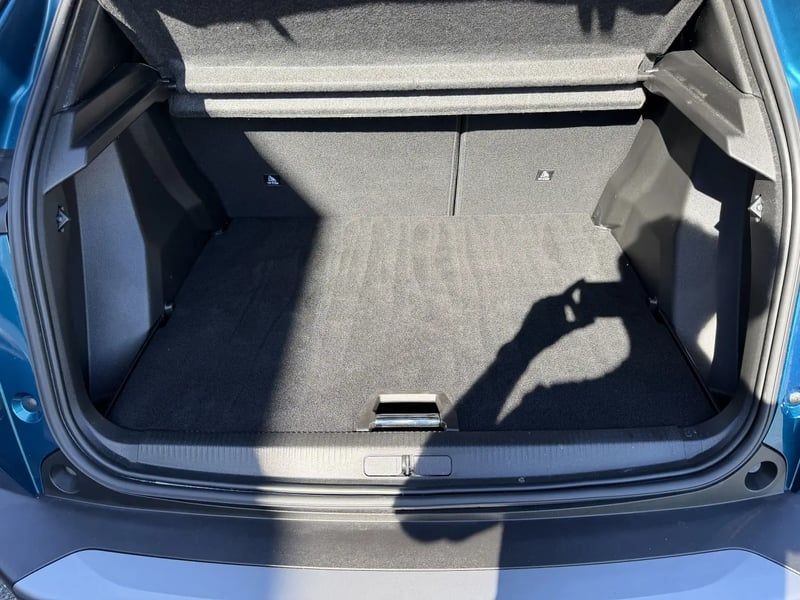 Photo de la voiture PEUGEOT 2008 Hybrid 145 e-DCS6 Allure