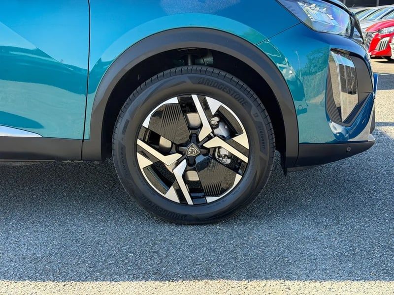 Photo de la voiture PEUGEOT 2008 Hybrid 145 e-DCS6 Allure