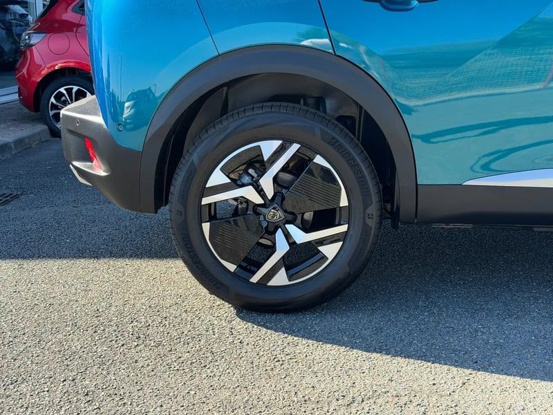 Photo de la voiture PEUGEOT 2008 Hybrid 145 e-DCS6 Allure
