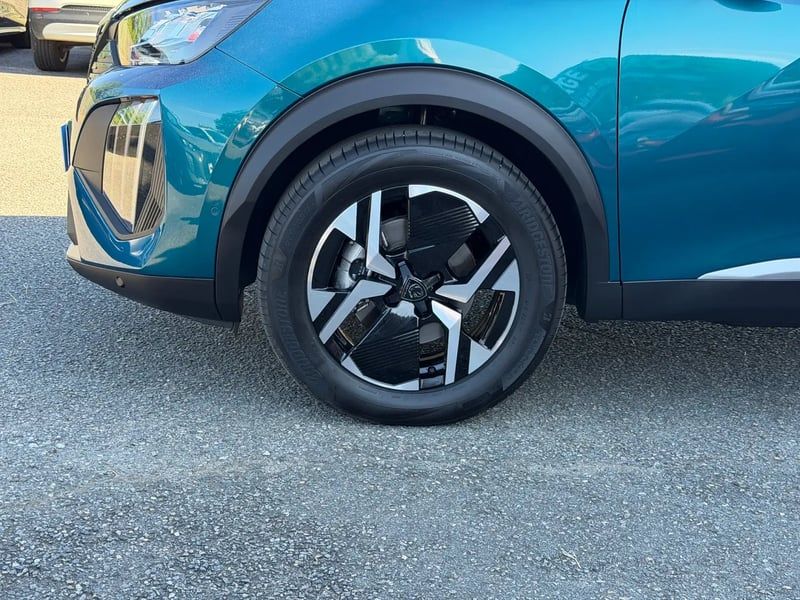 Photo de la voiture PEUGEOT 2008 Hybrid 145 e-DCS6 Allure