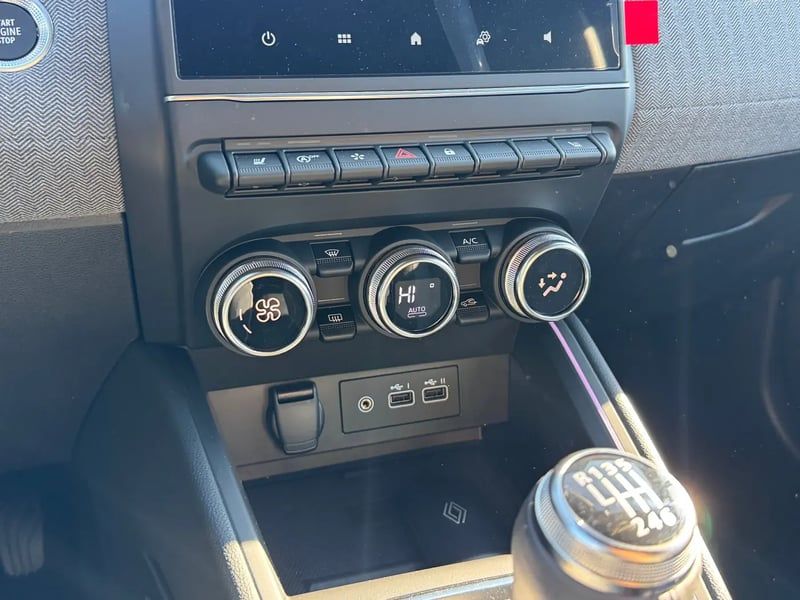 Photo de la voiture RENAULT CLIO V TCe 90 ch GSR2 Techno