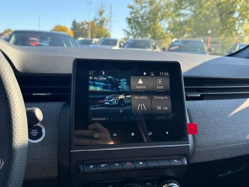 Photo de la voiture RENAULT CLIO V TCe 90 ch GSR2 Techno