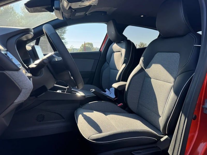 Photo de la voiture RENAULT CLIO V TCe 90 ch GSR2 Techno