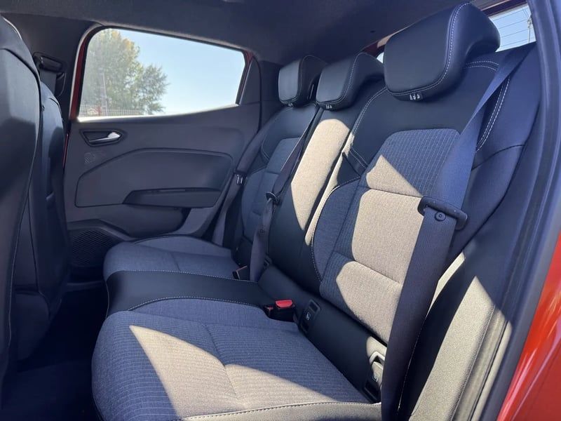 Photo de la voiture RENAULT CLIO V TCe 90 ch GSR2 Techno