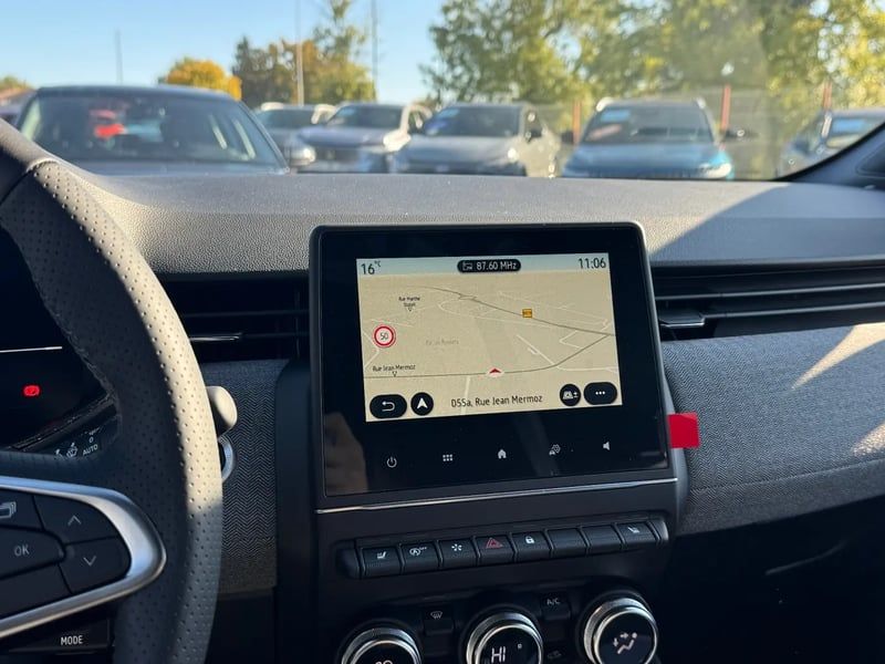 Photo de la voiture RENAULT CLIO V TCe 90 ch GSR2 Techno