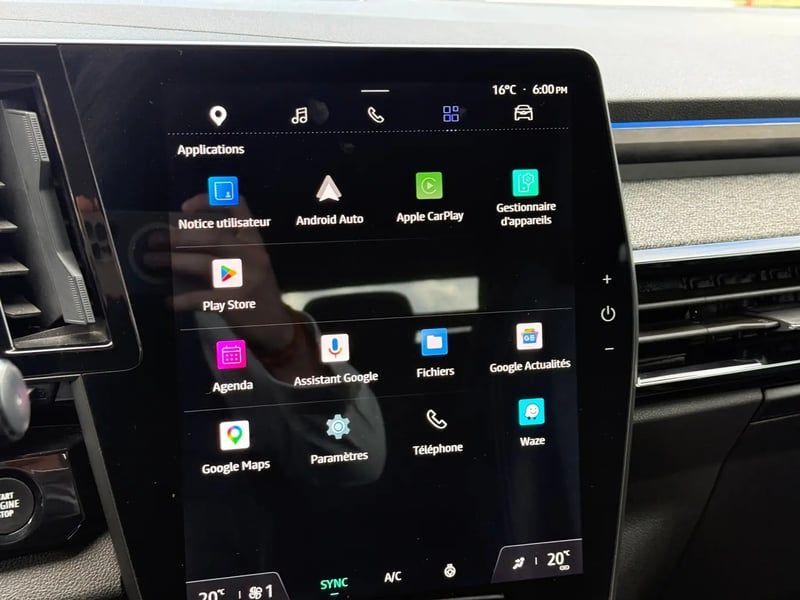 Photo de la voiture RENAULT ESPACE VI E-Tech hybrid 200 Techno