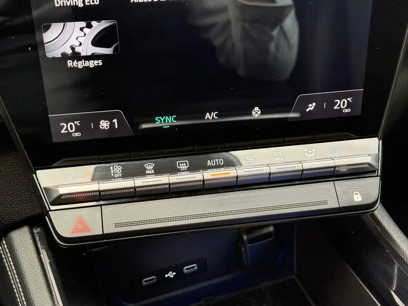 Photo de la voiture RENAULT ESPACE VI E-Tech hybrid 200 Techno