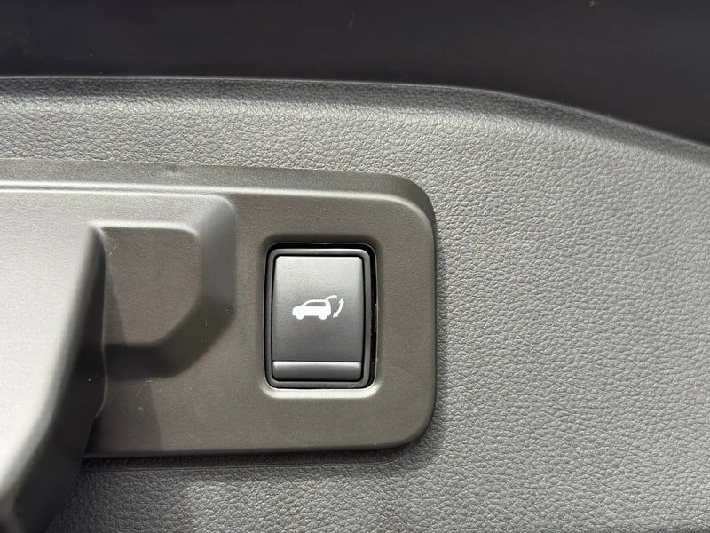 Photo de la voiture RENAULT ESPACE VI E-Tech hybrid 200 Techno