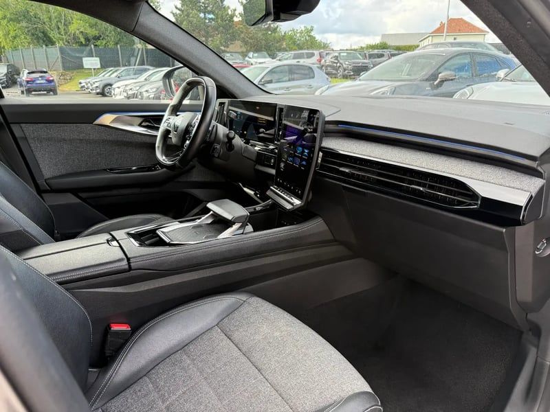 Photo de la voiture RENAULT ESPACE VI E-Tech hybrid 200 Techno