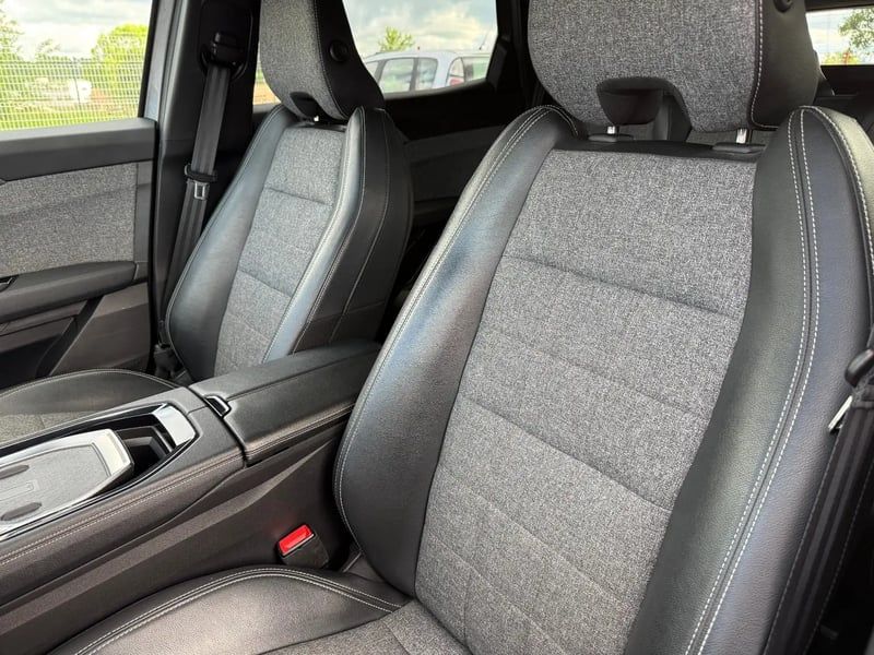 Photo de la voiture RENAULT ESPACE VI E-Tech hybrid 200 Techno