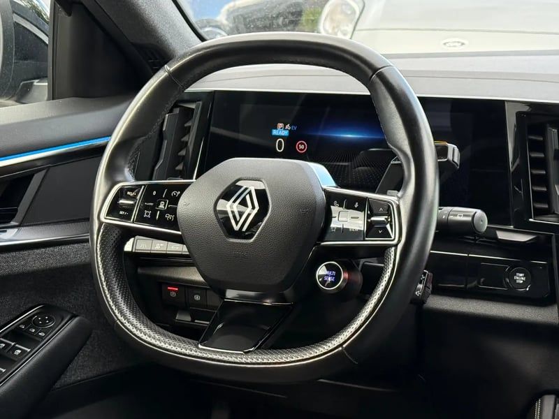 Photo de la voiture RENAULT ESPACE VI E-Tech hybrid 200 Techno