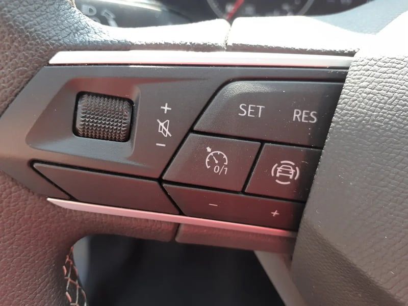 Photo de la voiture SEAT IBIZA 1.0 MPI 80 ch S/S BVM5 Style
