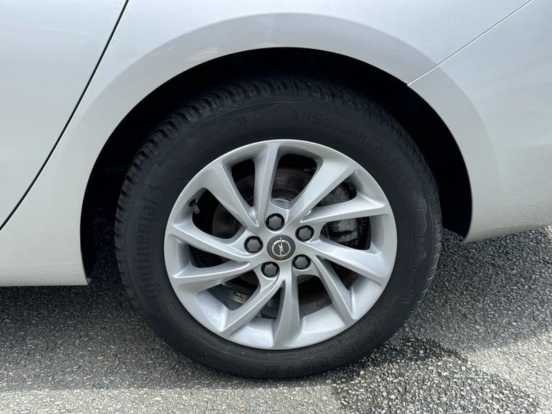 Photo de la voiture OPEL ASTRA SPORTS TOURER 1.2 Turbo 145 ch BVM6 Ultimate