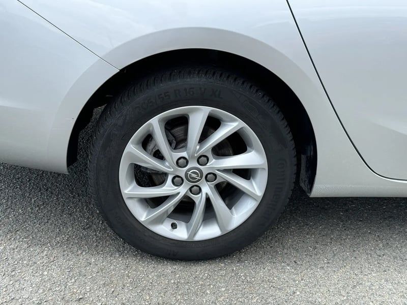 Photo de la voiture OPEL ASTRA SPORTS TOURER 1.2 Turbo 145 ch BVM6 Ultimate