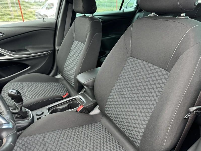 Photo de la voiture OPEL ASTRA SPORTS TOURER 1.2 Turbo 145 ch BVM6 Ultimate