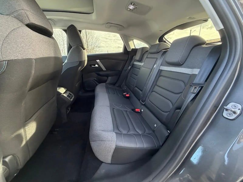 Photo de la voiture CITROEN C4 PureTech 130 BVM6 Max