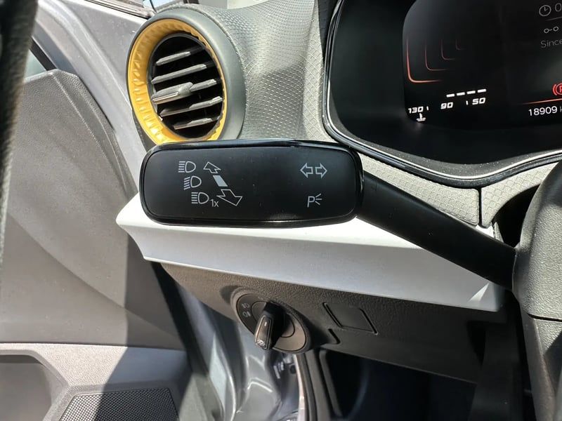 Photo de la voiture SEAT IBIZA 1.0 MPI 80 ch S/S BVM5 Style- 5P