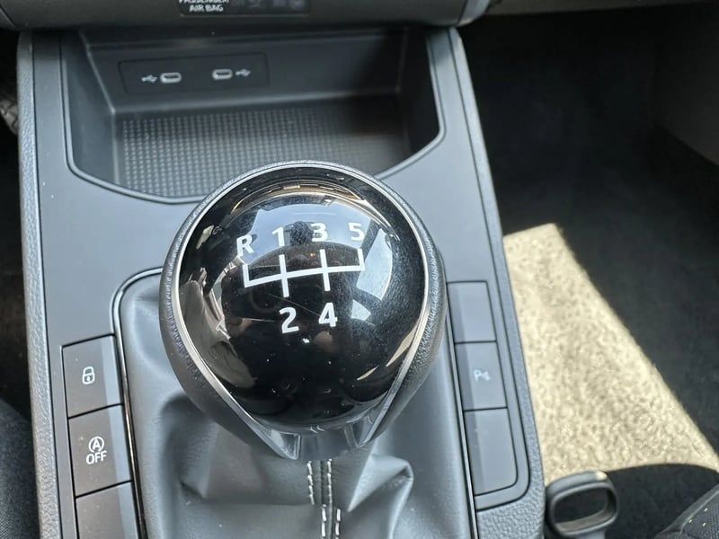 Photo de la voiture SEAT IBIZA 1.0 MPI 80 ch S/S BVM5 Style- 5P