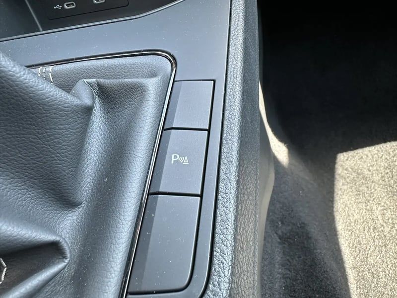 Photo de la voiture SEAT IBIZA 1.0 MPI 80 ch S/S BVM5 Style- 5P