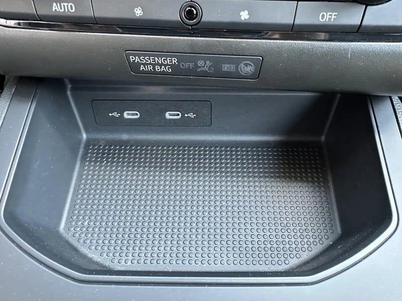 Photo de la voiture SEAT IBIZA 1.0 MPI 80 ch S/S BVM5 Style- 5P