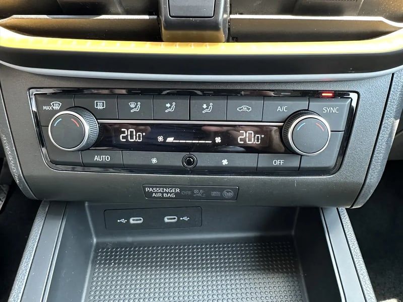 Photo de la voiture SEAT IBIZA 1.0 MPI 80 ch S/S BVM5 Style- 5P