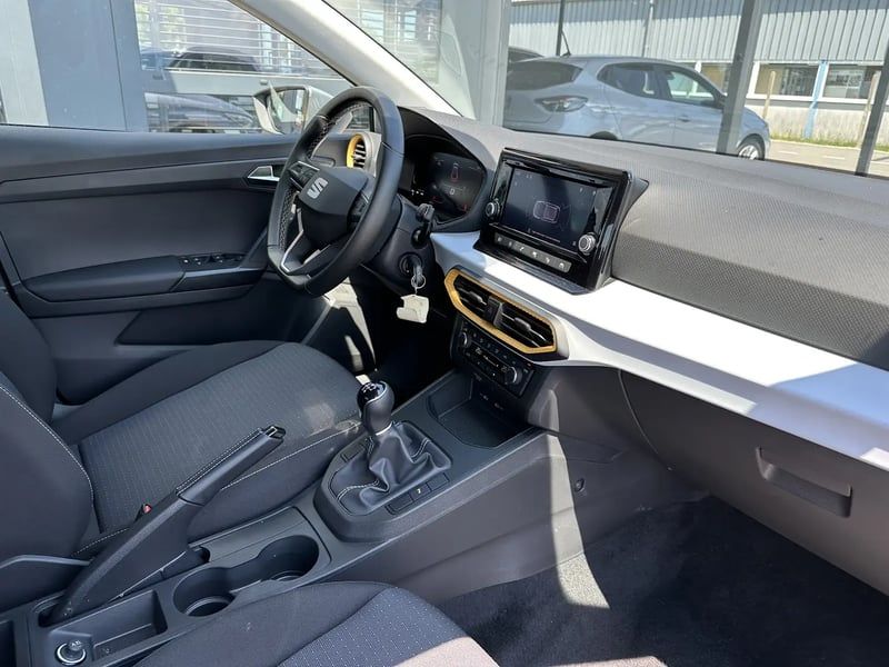 Photo de la voiture SEAT IBIZA 1.0 MPI 80 ch S/S BVM5 Style- 5P