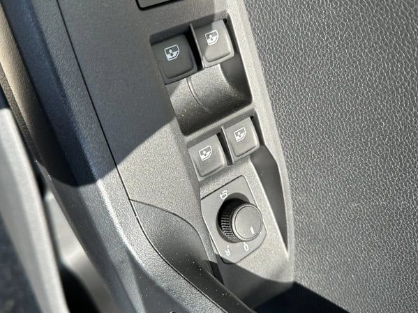 Photo de la voiture SEAT IBIZA 1.0 MPI 80 ch S/S BVM5 Style- 5P