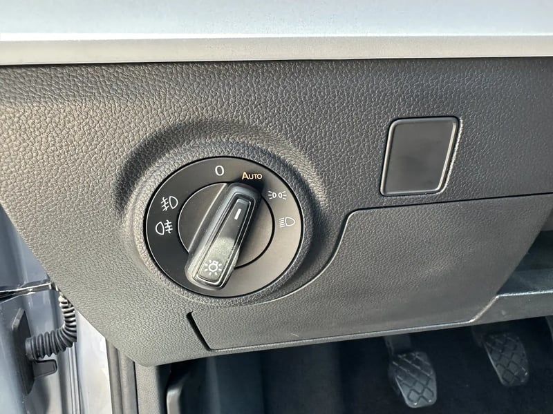 Photo de la voiture SEAT IBIZA 1.0 MPI 80 ch S/S BVM5 Style- 5P