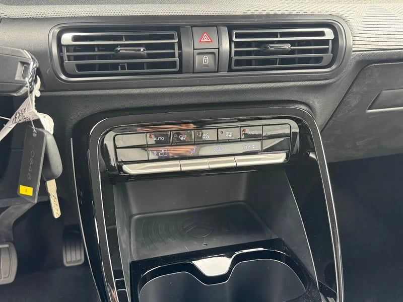 Photo de la voiture CITROEN C3 AIRCROSS Hybride 145 ch Aut Max