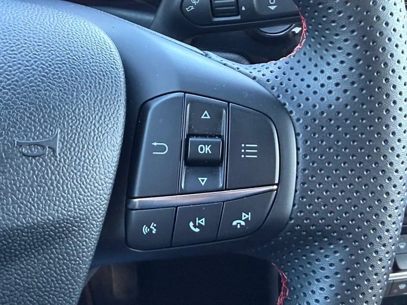 Photo de la voiture FORD PUMA 1.0 EcoBoost 155 ch mHEV S&S Powershift ST-Line