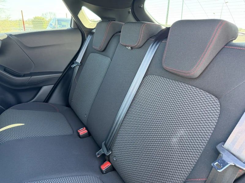 Photo de la voiture FORD PUMA 1.0 EcoBoost 155 ch mHEV S&S Powershift ST-Line